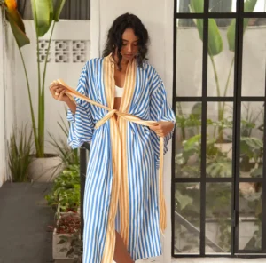 Leia mais sobre o artigo Guia Completo: Como Usar Kimonos para Transformar Seu Estilo